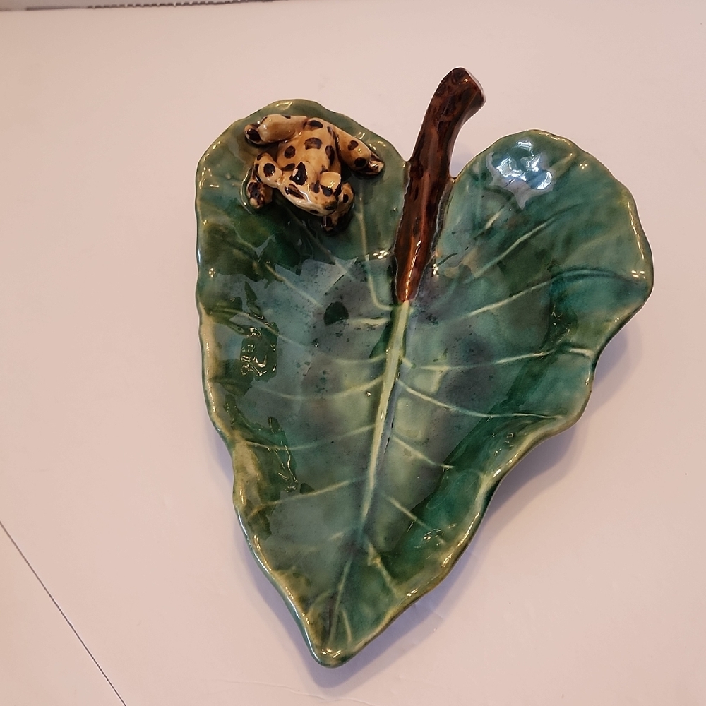 Polka Dot FROG on Green LEAF With Stem DISH Bowl POTTERY Collection